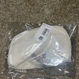 Everywhere Belt Bag Lululemon - white opal